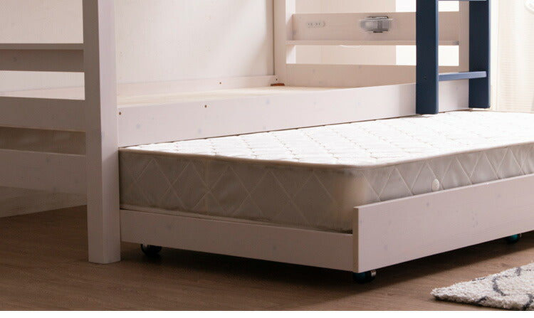 3段ベッド 三段ベッド 親子ベッド 耐荷重900kg 子供用 大人用 子供部屋 コンセント付き ライト付き キャスター 木製ベッド フック付き すのこ ベッド 天然木 パイン材 北欧 おしゃれ ゲストハウス(代引不可)