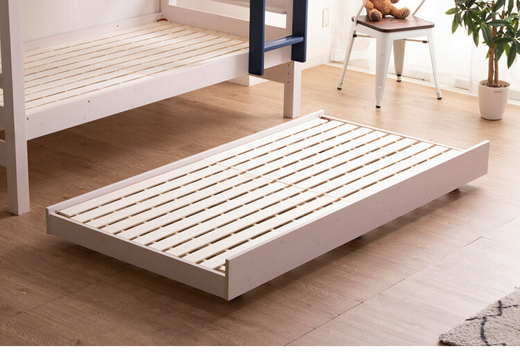 3段ベッド 三段ベッド 親子ベッド 耐荷重900kg 子供用 大人用 子供部屋 コンセント付き ライト付き キャスター 木製ベッド フック付き すのこ ベッド 天然木 パイン材 北欧 おしゃれ ゲストハウス(代引不可)