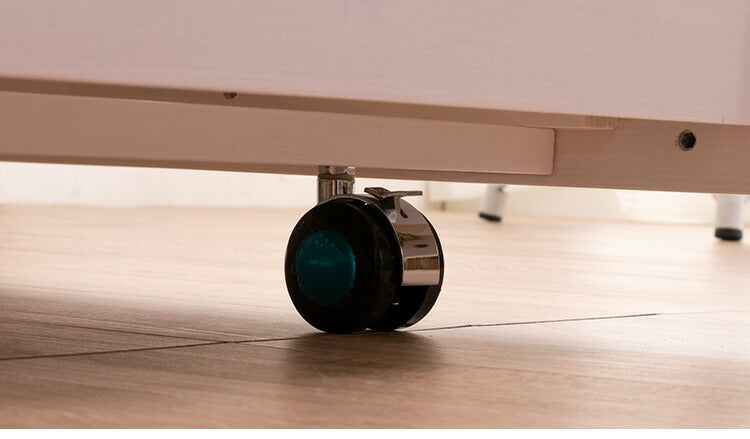 3段ベッド 三段ベッド 親子ベッド 耐荷重900kg 子供用 大人用 子供部屋 コンセント付き ライト付き キャスター 木製ベッド フック付き すのこ ベッド 天然木 パイン材 北欧 おしゃれ ゲストハウス(代引不可)