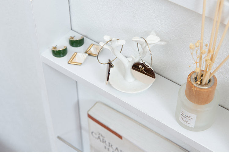 薄型マガジンラック 幅36cm ホワイト スリム 北欧 壁 コンパクト 省スペース 玄関収納 壁面収納 玄関 スリッパ ラック 部屋 家具 木製 トイレラック ルームシューズ 薄型 スリッパ収納 ギフト(代引不可)