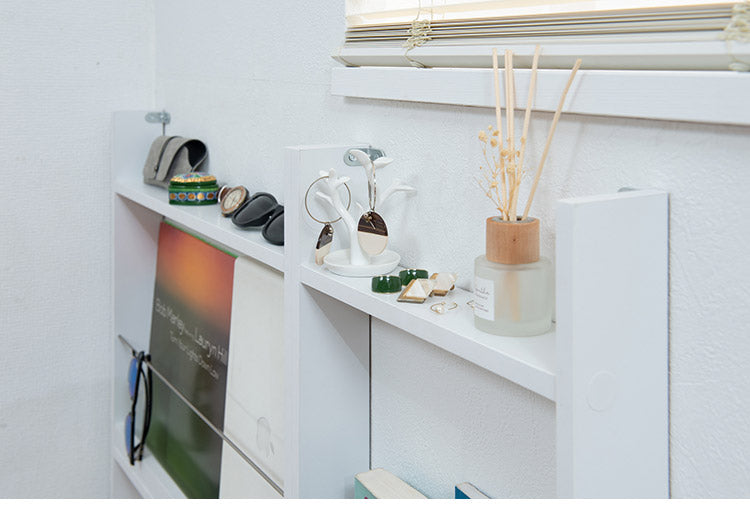 薄型マガジンラック 幅60cm ホワイト スリム 北欧 壁 コンパクト 省スペース 玄関収納 壁面収納 玄関 スリッパ ラック 部屋 家具 木製 トイレラック ルームシューズ 薄型 スリッパ収納 ギフト(代引不可)