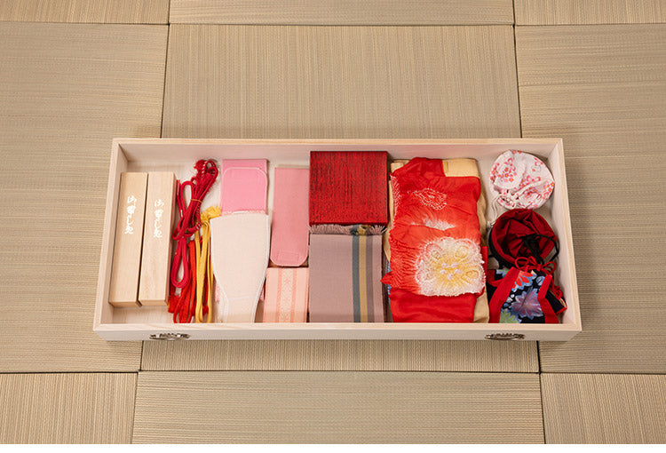 シルバー取っ手が華やかな桐クローゼットチェスト 幅99.5 奥行44 高さ61cm 6段タイプ キャスター付き 生地仕上げ 日本製 完成品(代引不可)