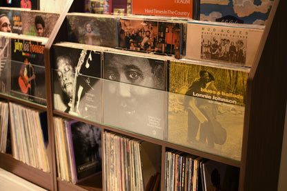 レコードディスプレイラック 木目ナチュラル レコード ジャケット ディスプレイ 約420枚収納 幅103cm ガラス 飾り棚 おしゃれ(代引不可)