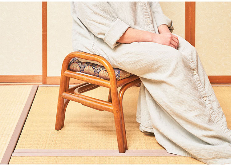 仏前用 ラタン スタッキングチェア 天然籐 金襴座椅子 積み重ね イス 椅子 チェア 座椅子 ラタンチェア 籐 スタッキング 仏壇 和室 法事 仏前 おつとめ 1脚 収納 コンパクト(代引不可)