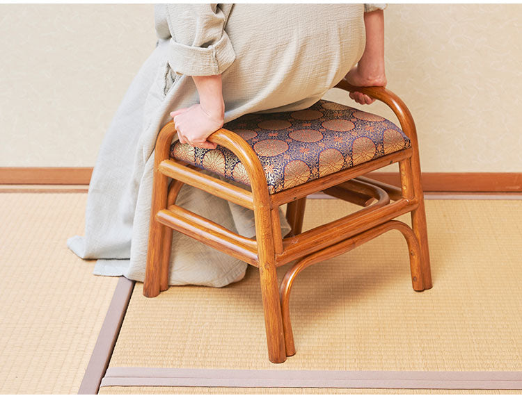 仏前用 ラタン スタッキングチェア 天然籐 金襴座椅子 積み重ね イス 椅子 チェア 座椅子 ラタンチェア 籐 スタッキング 仏壇 和室 法事 仏前 おつとめ 1脚 収納 コンパクト(代引不可)