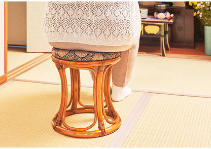 仏前用 ラタン 丸型 クッションスツール 天然籐 金襴座椅子 イス 椅子 チェア ラタンチェア 籐 仏壇 和室 法事 仏前 1脚 コンパクト スツール(代引不可)