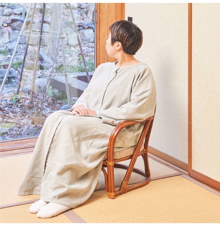 椅子 ラタン チェア 肘掛け付き 背もたれ付き ラタン座椅子ロー 籐 天然素材 丈夫 しなやか 通気性 年中快適 軽量 クッション付き 滑り止め 和風 和室 ゆったり リラックス(代引不可)
