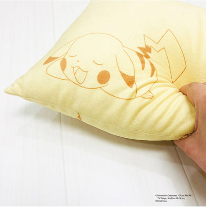ポケモン マスコット付きまくら ピカチュウ イーブイ カビゴン ニンフィア 枕 取っ手付き 持ち手付き ポケットモンスター キャラクター 可愛い かわいい 男の子 女の子 子供 子ども プレゼント ギフト(代引不可)