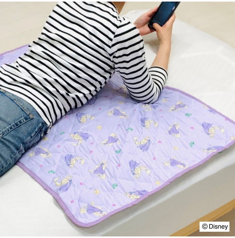 ちょこっと敷パッド ラプンツェル 敷きパッド 100×65cm 滑り止め加工 接触冷感シリーズ ディズニー かわいい おしゃれ プレゼント ギフト ごろ寝 お昼寝 マット(代引不可)