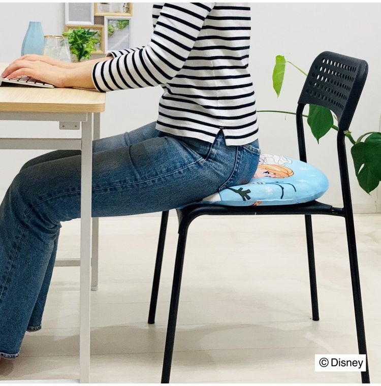 冷感シートクッション アナと雪の女王 円形 クッション マイクロ生地 ふんわり 通年使用可 接触冷感シリーズ ディズニー かわいい おしゃれ プレゼント ギフト 座布団 アナ エルサ オラフ(代引不可)