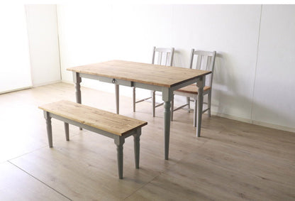 ダイニングテーブル 北欧調 幅135cm アンティーク調 組立品 机 グレー ホワイト欧米 パイン材 ダイニング おしゃれ フレンチカントリー 天然木 無垢 木製 ラベンダー(代引不可)