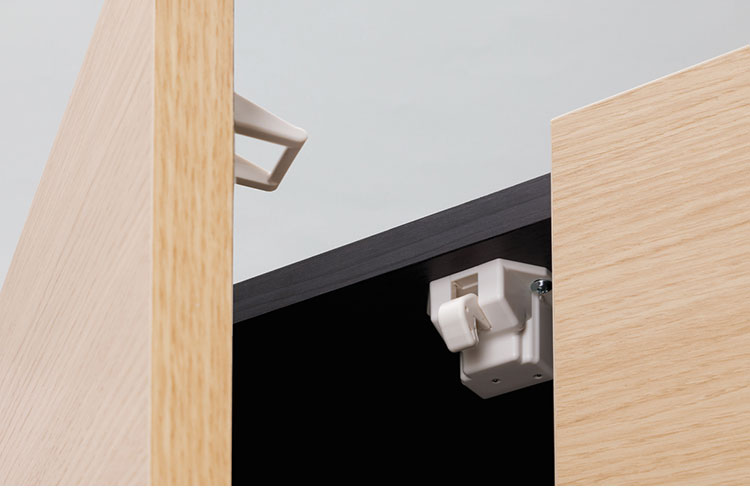 国産 壁面収納 キャビネット 幅60cm 高さ180cm ホワイト 白木目 スライド本棚 ボトルラック付 巾木 配線穴 耐震ラッチ 白井産業(代引不可)