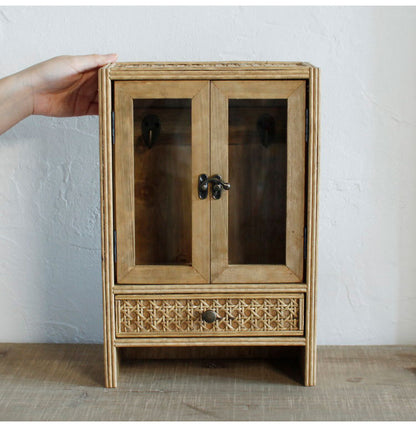 ラタン ガラス扉付き ミニキャビネット フック 引出し 両開き 扉収納 キーフック ボックス 箱 小物入れ 収納 籐 アジアン家具 韓国インテリア ナチュラル ラタンカントリー おしゃれ