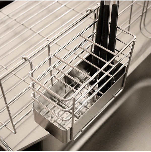 日本製 燕三条 シンクサイド 水が流れるスリム水切り 幅30cm 奥行55cm 箸立て グラスホルダー付き 水切りかご 水切りバスケット ステンレス製 国産 水切りかご(代引不可)