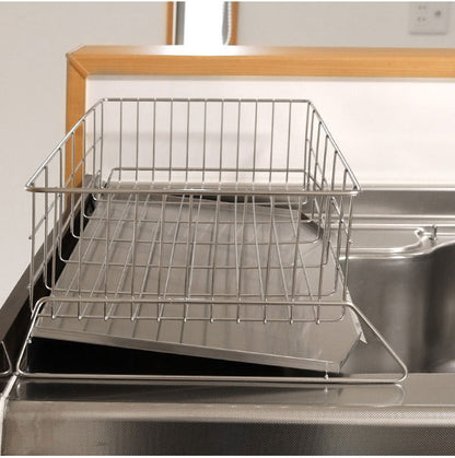 日本製 燕三条 シンクサイド 水が流れるスリム水切り 幅30cm 奥行55cm 箸立て グラスホルダー付き 水切りかご 水切りバスケット ステンレス製 国産 水切りかご(代引不可)