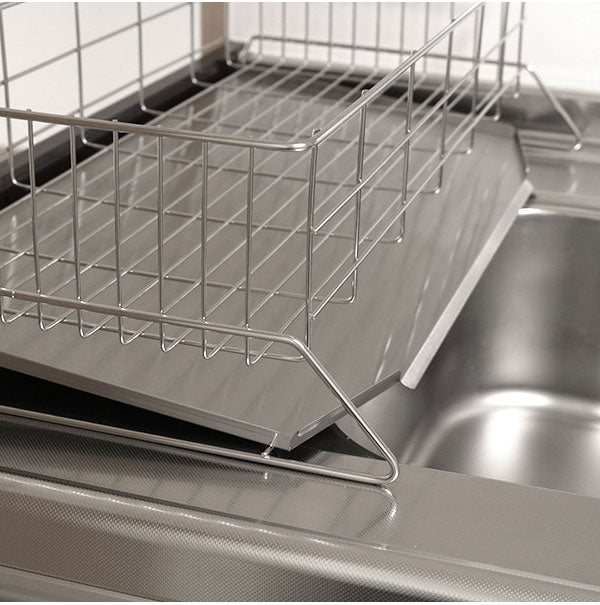 日本製 燕三条 シンクサイド 水が流れるスリム水切り 幅30cm 奥行55cm 箸立て グラスホルダー付き 水切りかご 水切りバスケット ステンレス製 国産 水切りかご(代引不可)