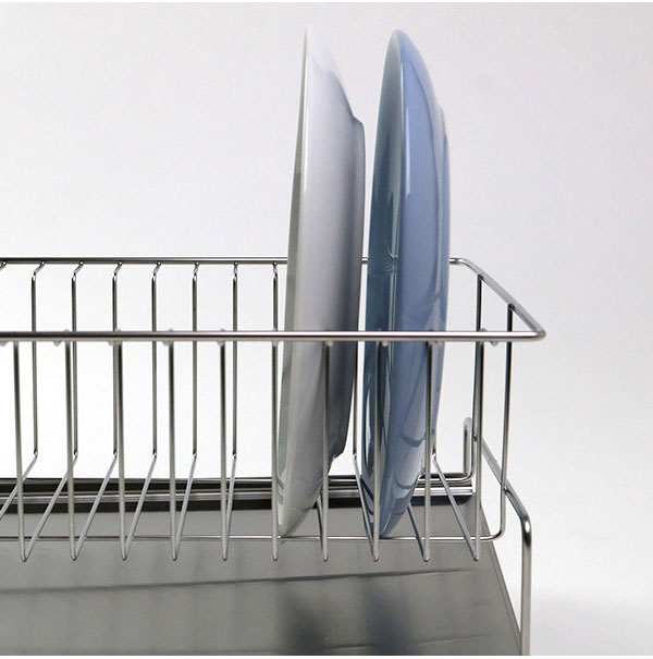 日本製 燕三条 斜めに水が流れる 水切りラック 縦置き・横置き 両対応 箸立て グラスホルダー付き 水切りかご 水切りバスケット ステンレス製 国産 シンクサイド 水切りかご(代引不可)
