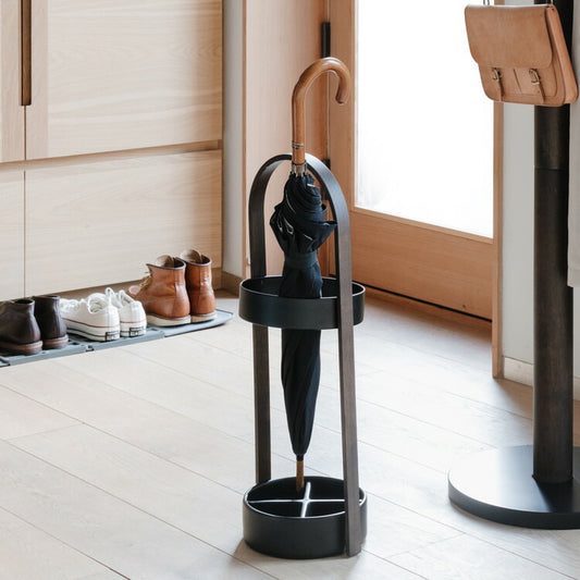 Umbra ハブ アンブレラスタンド ブラック 傘立て 折りたたみ傘も収納可 2320240048(代引不可)