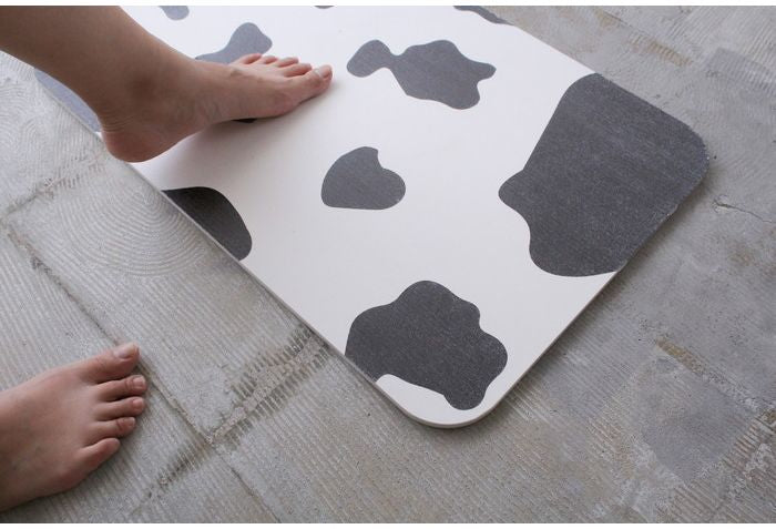 珪藻土 マット Cow NEO-101-CW バスマット けいそうど お風呂 バス 洗面所 吸水 速乾 大判 防カビ 清潔 防ダニ TV テレビ おしゃれ かわいい インテリア 柄 収納(代引不可)