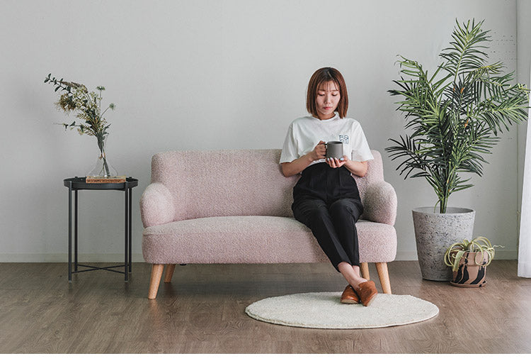 カウチソファ 2人掛けソファ 幅129cm モコモコ ゆったり ブラウン ピンク ベージュ 座り心地 くつろぎ ふかふか 木脚 おしゃれ コンパクト 北欧 家具 インテリア モダン(代引不可)