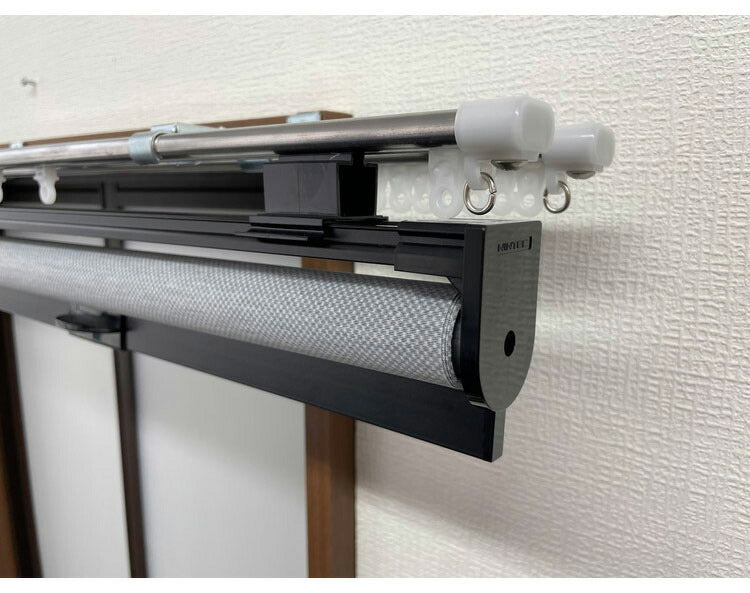 TOSO トーソー スチールラック用ロールスクリーン 90×180cm カーテンレール用ブラケット付き コードレスタイプ 目隠し 収納目隠し 目隠しカーテン 取り付け簡単(代引不可)