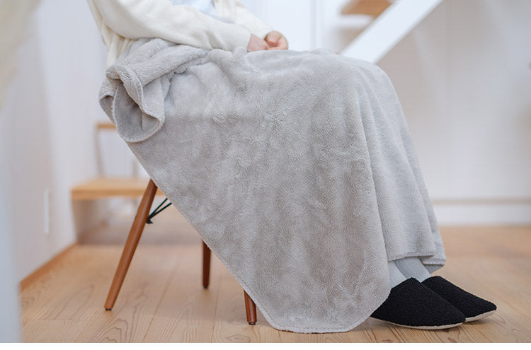 ひざ掛け 90×90cm 正方形 あったか 吸湿 発熱 もこもこ 暖か 無地 シンプル 毛布 ブランケット コンパクト 北欧 インテリア おしゃれ かわいい 秋冬 リビング オフィス 会社 カフェ(代引不可)