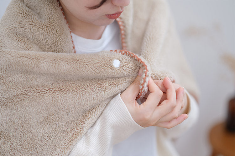 ひざ掛け 90×90cm 正方形 あったか 吸湿 発熱 もこもこ 暖か 無地 シンプル 毛布 ブランケット コンパクト 北欧 インテリア おしゃれ かわいい 秋冬 リビング オフィス 会社 カフェ(代引不可)