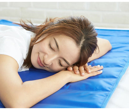 清潔水洗いOK ひんやり冷感マット 90×140cm 夏 冷感マット 熱吸収 電気不要 エコ 水洗いOK 冷却マット クールマット 接触冷感 涼感寝具 クール寝具 夏用寝具 敷きパッド 敷パッド 敷きパット