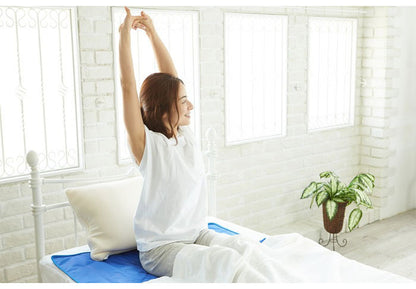 清潔水洗いOK ひんやり冷感マット 90×140cm 夏 冷感マット 熱吸収 電気不要 エコ 水洗いOK 冷却マット クールマット 接触冷感 涼感寝具 クール寝具 夏用寝具 敷きパッド 敷パッド 敷きパット