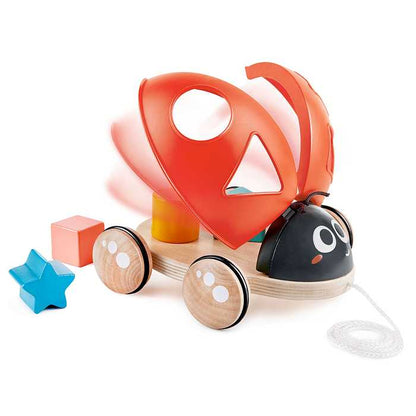 Hape E0364 おさんぽてんとうむし おもちゃ こども 子供 知育 勉強 1歳 ベビー カワダ はぺ ごっこ遊び お世話ごっこ ままごと テントウムシ てんとう虫 かわいい 型はめ お散歩(代引不可)