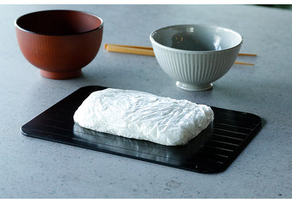 シービージャパン atomico 解凍プレート S 急速解凍 解凍皿 まな板 解凍板 粗熱 解凍まな板 自然解凍 冷凍食品(代引不可)【メール便】