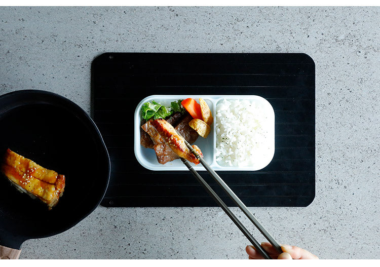 シービージャパン atomico 解凍プレート M 急速解凍 解凍皿 まな板 解凍板 粗熱 解凍まな板 自然解凍 冷凍食品(代引不可)【メール便】