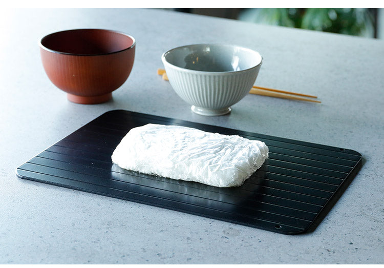 シービージャパン atomico 解凍プレート M 急速解凍 解凍皿 まな板 解凍板 粗熱 解凍まな板 自然解凍 冷凍食品(代引不可)【メール便】