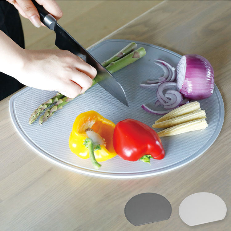 食洗機対応 丸いまな板 耐熱エラストマー 穴無し CBジャパン atomico 抗菌加工 まな板 カッティングボード 食洗機対応 熱湯消毒 両面使用 半円形 グレー(代引不可)